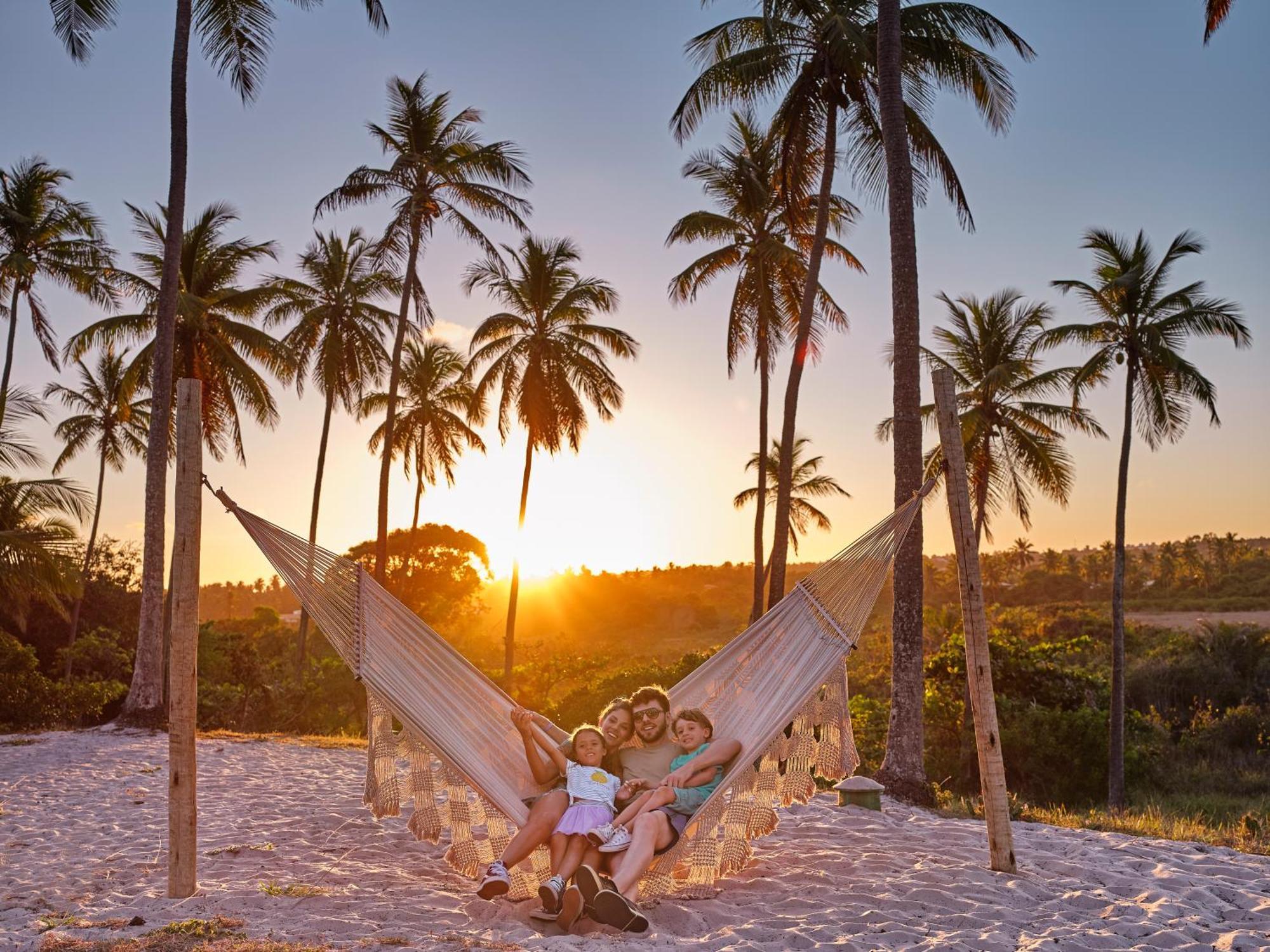 Grand Palladium Imbassai Resort & Spa Luaran gambar Sunset at the beach
